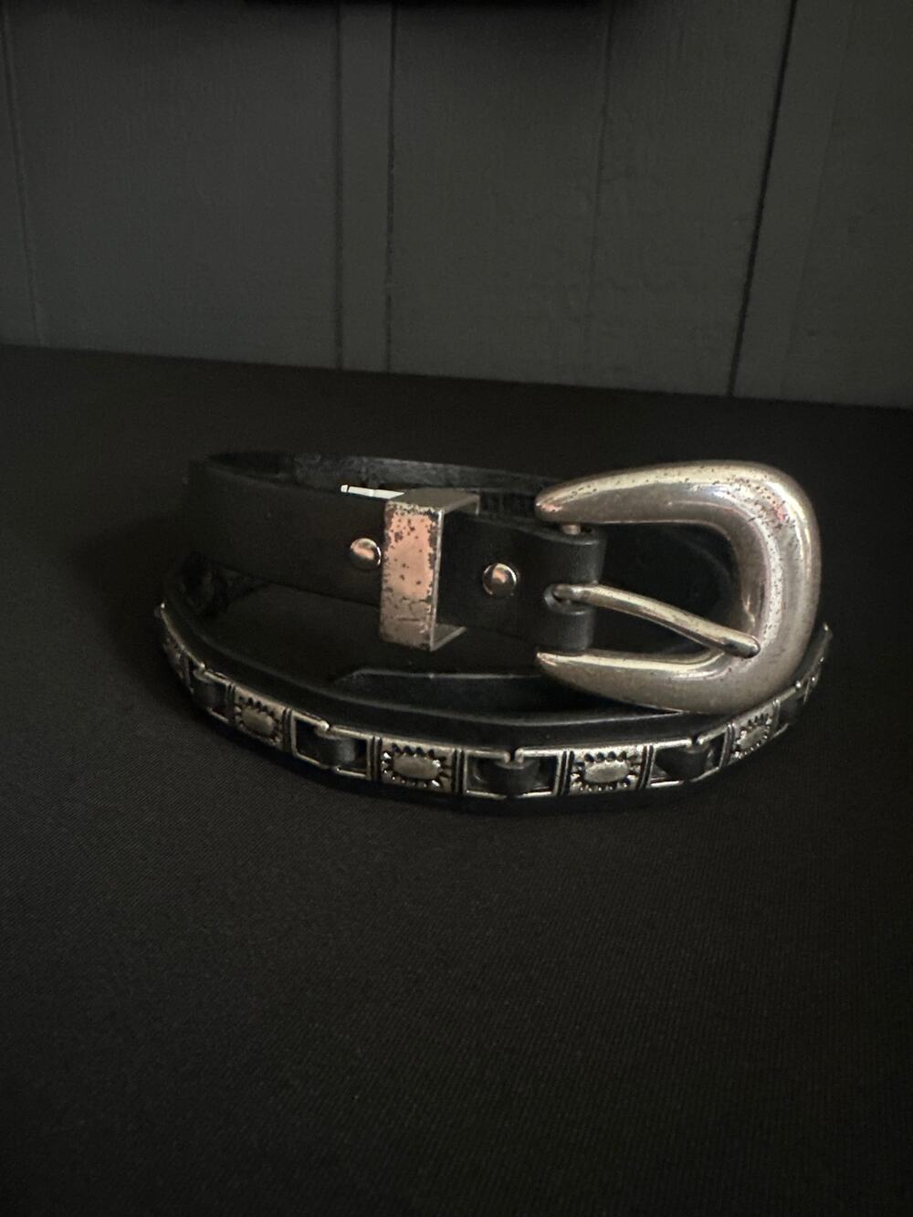 Vintage Fossil Black Leather Silver Tone Concho Thin Western Belt Size Medium